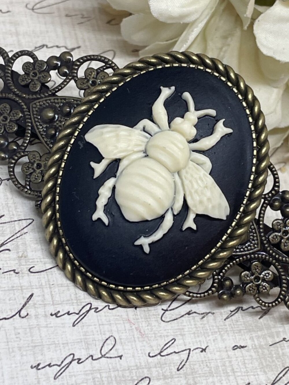 Black Cream Bee Humble Honey Christmas Gift New Cameo Pin Hair Clip Jewelry Comb